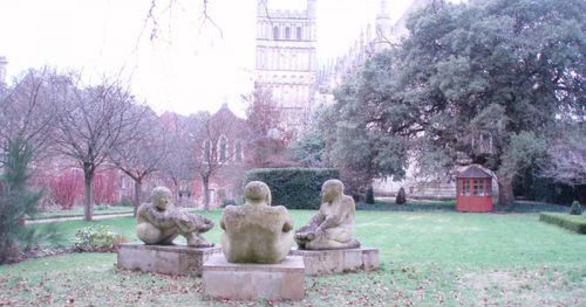 UK Gardens < The Bishop's Palace