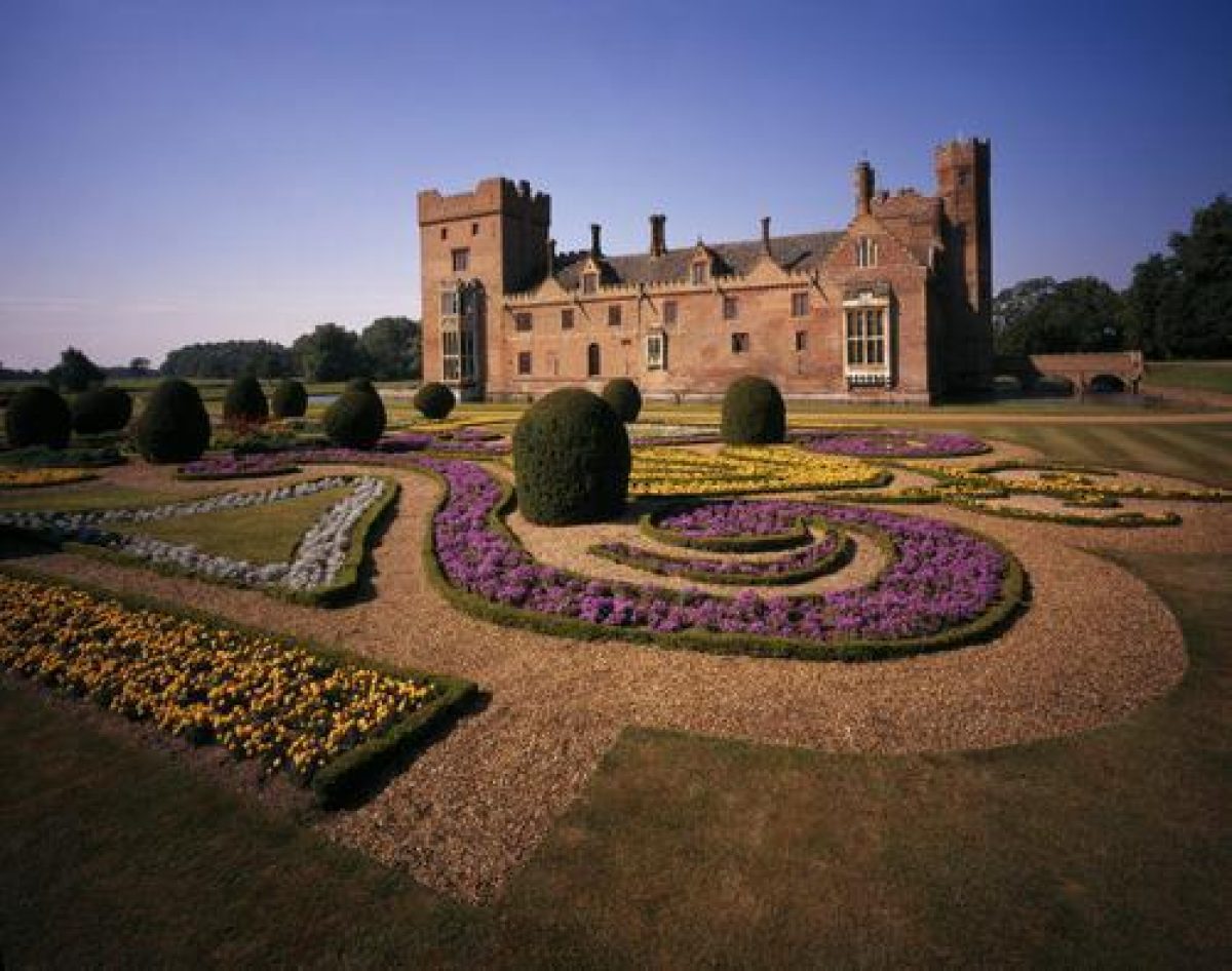 Oxburgh Hall Parks and Gardens (en)