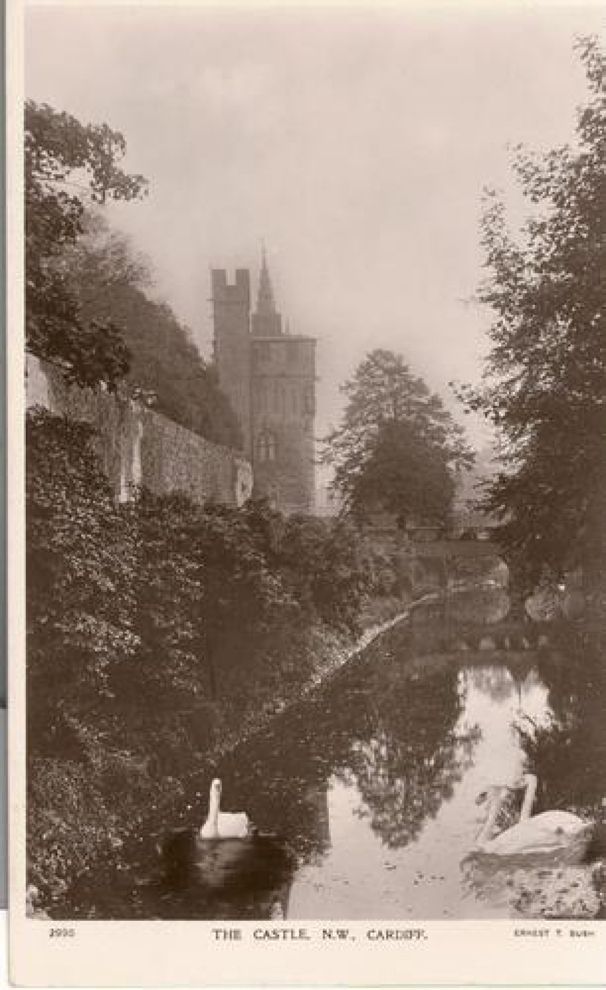 cardiff-castle-bute-park-parks-and-gardens-en