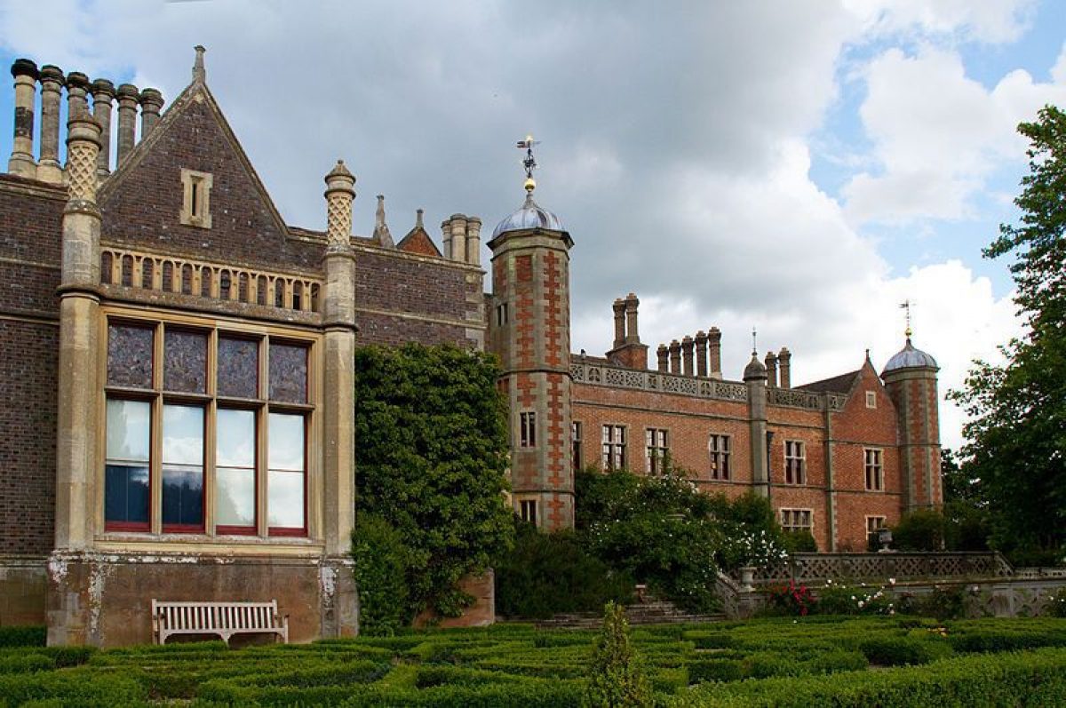 Charlecote Park | Parks and Gardens (en)